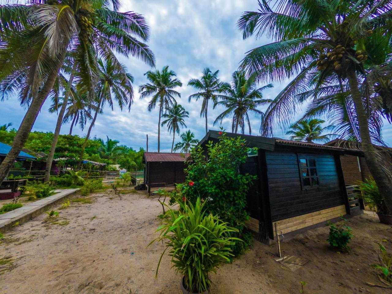 Vista Praia Beach Resort Anjuna Ngoại thất bức ảnh