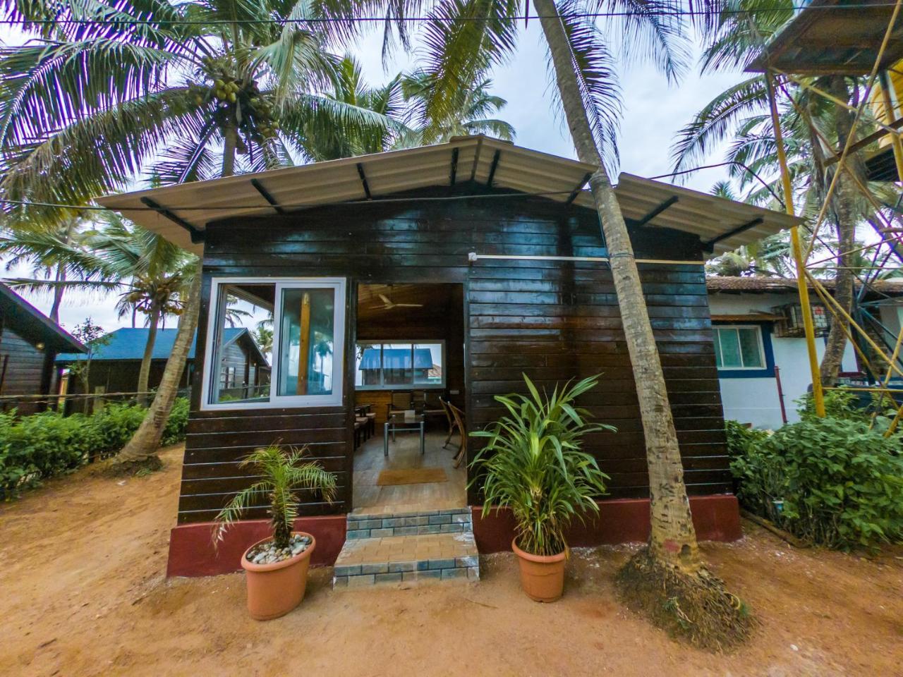 Vista Praia Beach Resort Anjuna Ngoại thất bức ảnh